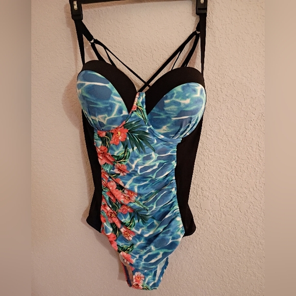 NEW Torrid Underwire UPF 40+ protection One Piece Swimsuit - Picture 3 of 8